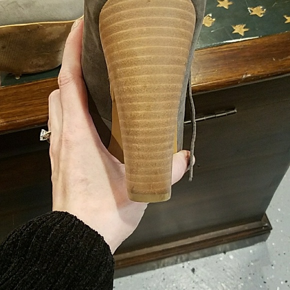 High heals - Picture 2 of 5